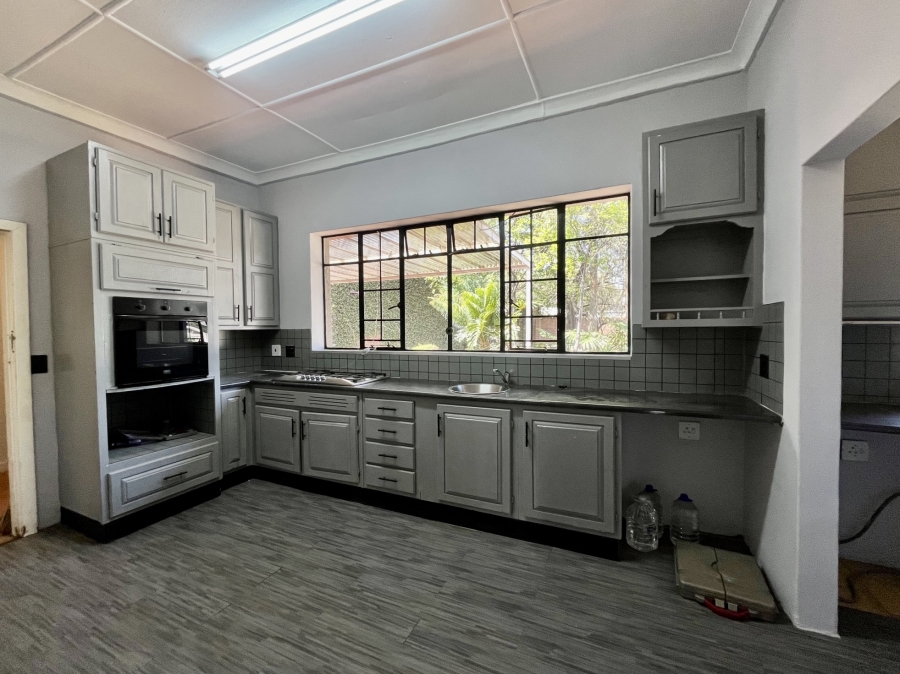 To Let 3 Bedroom Property for Rent in Linden Gauteng