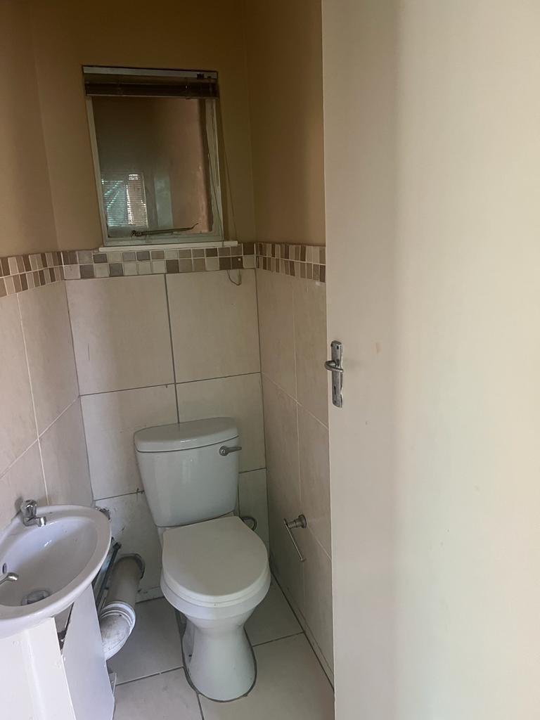 To Let 2 Bedroom Property for Rent in Wendywood Gauteng