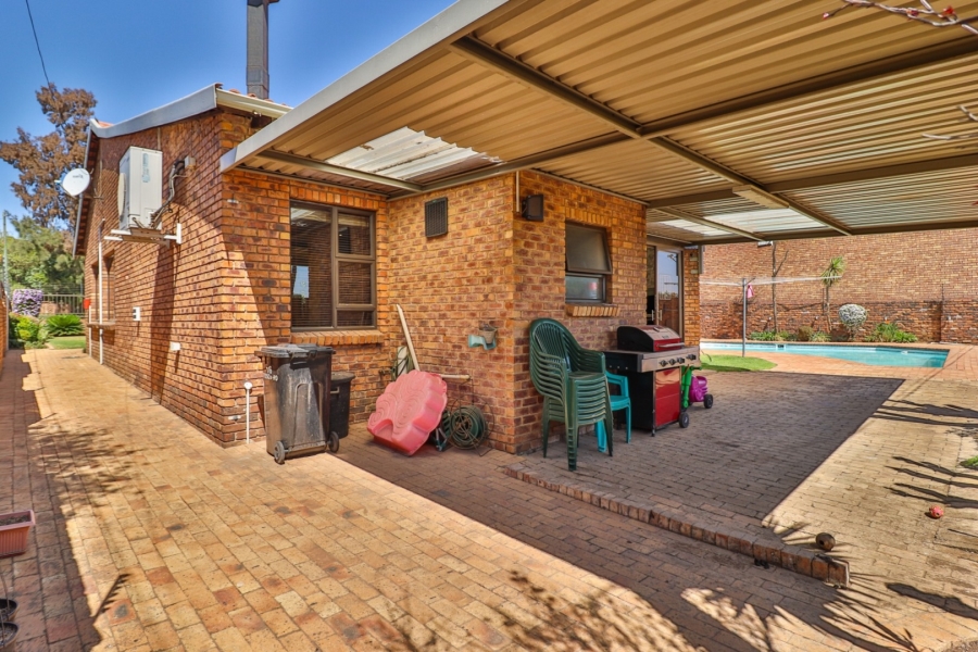 3 Bedroom Property for Sale in Sunward Park Gauteng