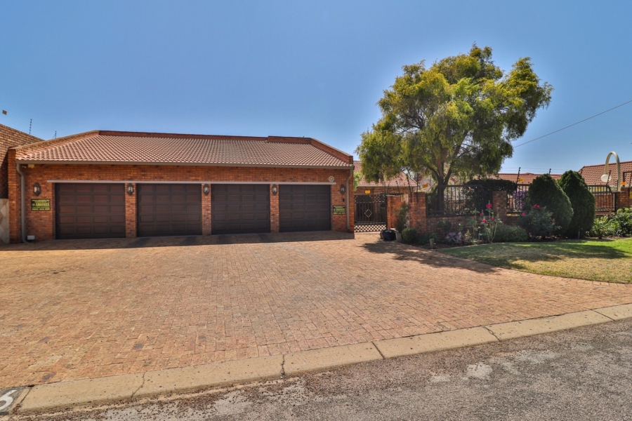 3 Bedroom Property for Sale in Sunward Park Gauteng
