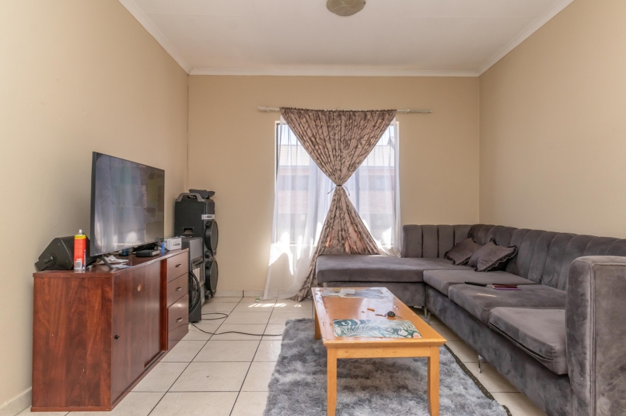 2 Bedroom Property for Sale in Grand Central Gauteng