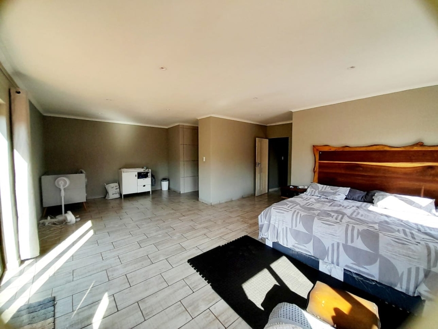 5 Bedroom Property for Sale in Kameeldrift East Gauteng