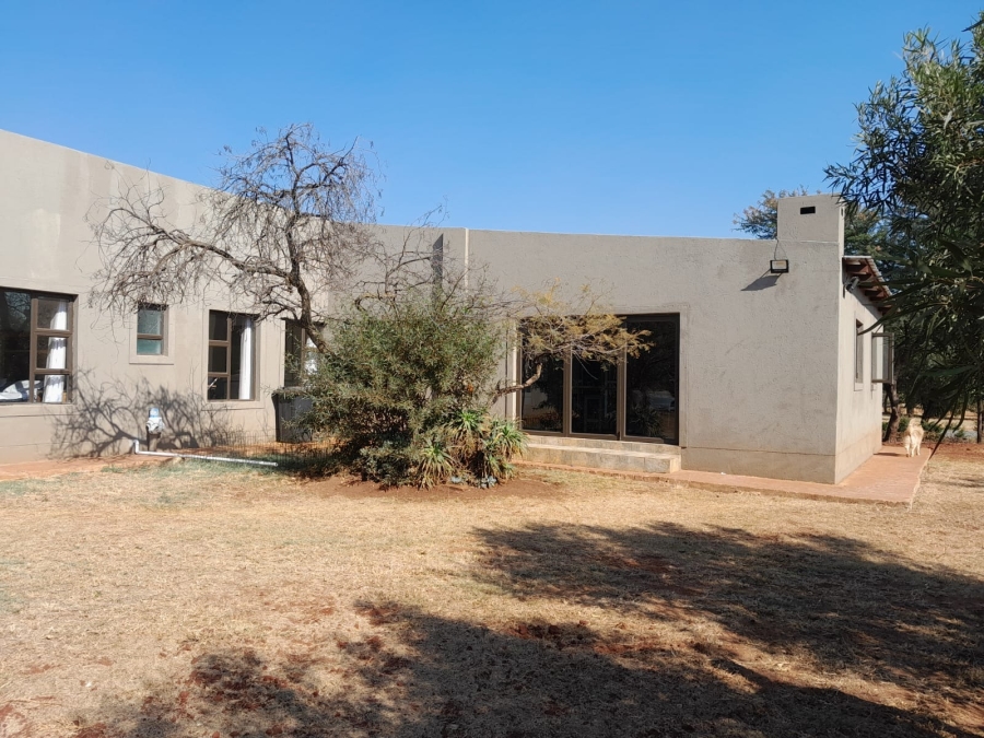 5 Bedroom Property for Sale in Kameeldrift East Gauteng