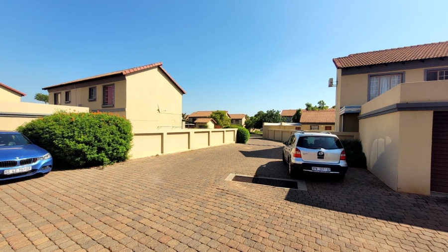 2 Bedroom Property for Sale in Annlin Gauteng