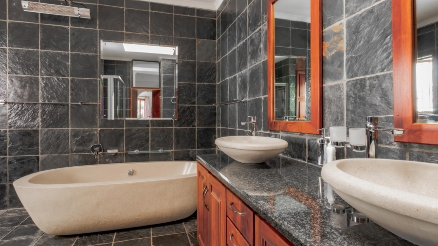 6 Bedroom Property for Sale in Northcliff Gauteng