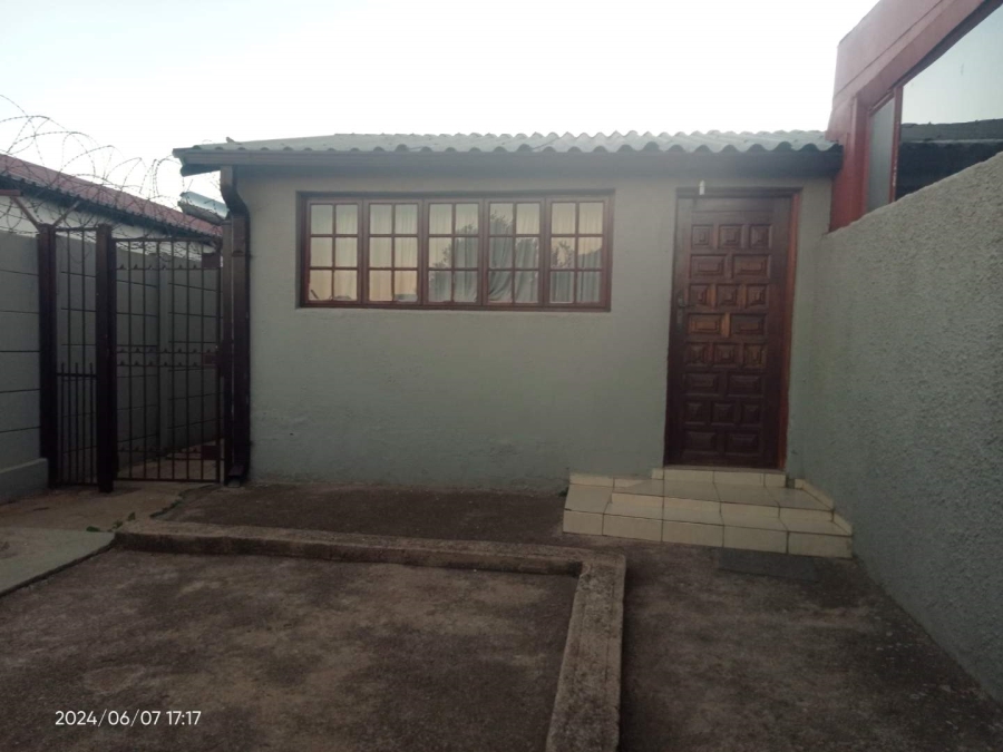 2 Bedroom Property for Sale in Molapo Gauteng