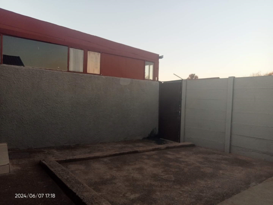 2 Bedroom Property for Sale in Molapo Gauteng