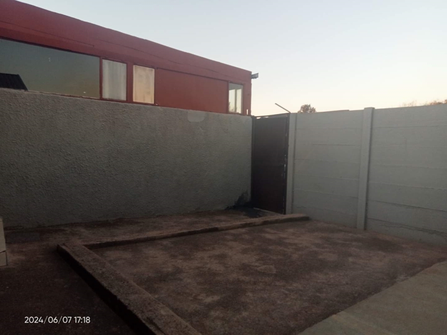 2 Bedroom Property for Sale in Molapo Gauteng