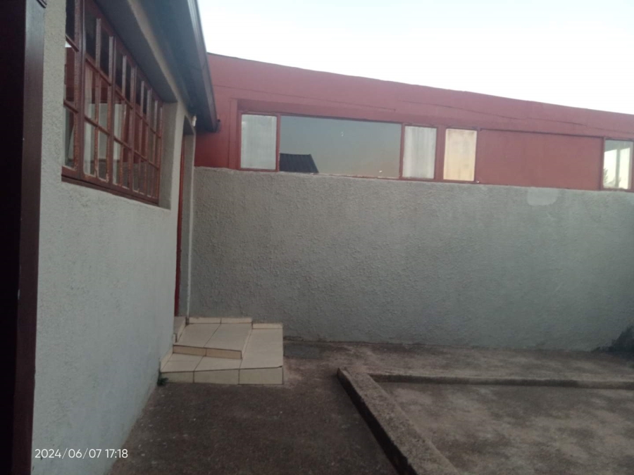 2 Bedroom Property for Sale in Molapo Gauteng