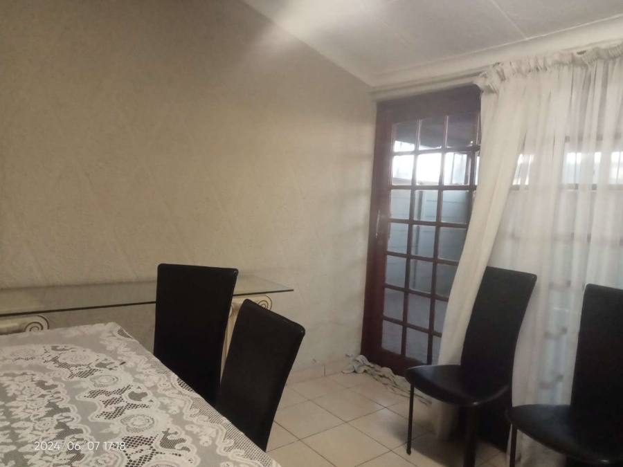 2 Bedroom Property for Sale in Molapo Gauteng