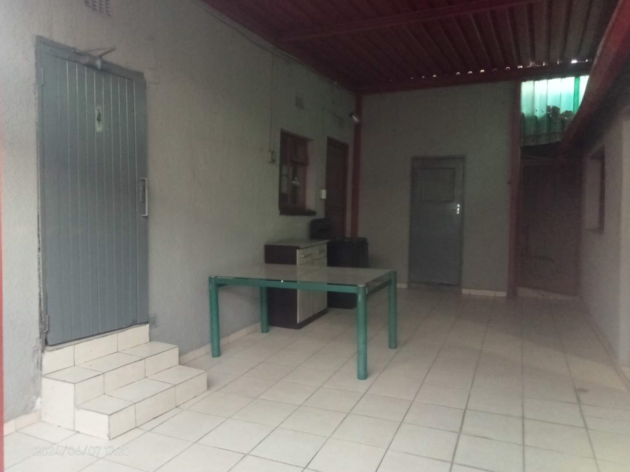 2 Bedroom Property for Sale in Molapo Gauteng