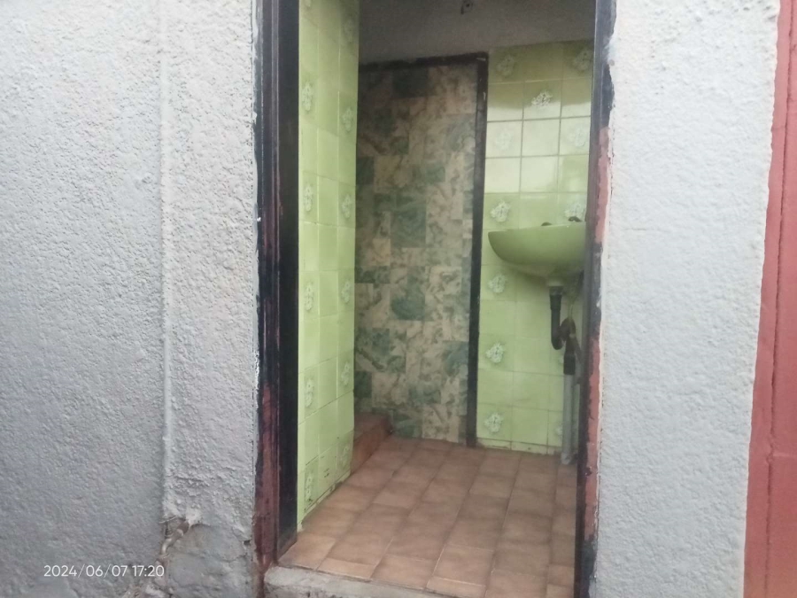 2 Bedroom Property for Sale in Molapo Gauteng