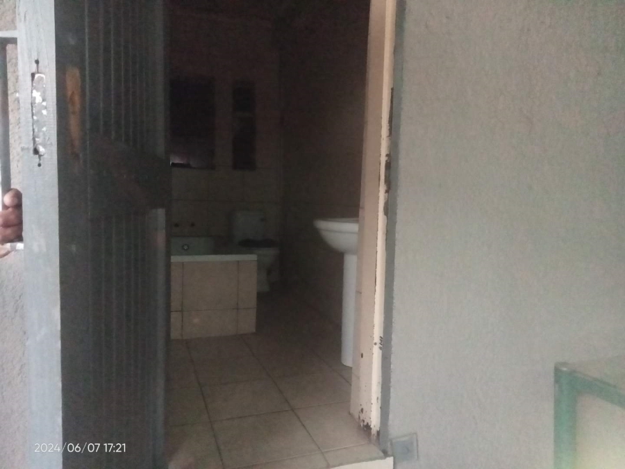 2 Bedroom Property for Sale in Molapo Gauteng