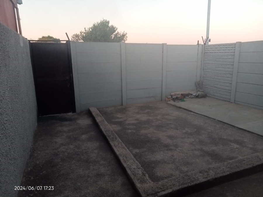 2 Bedroom Property for Sale in Molapo Gauteng