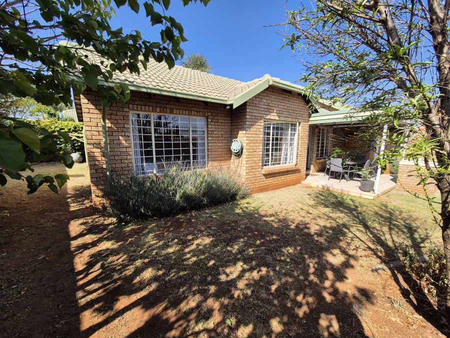 2 Bedroom Property for Sale in Eldoraigne Gauteng