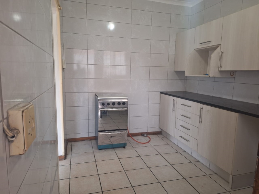 To Let 2 Bedroom Property for Rent in Edenvale Central Gauteng