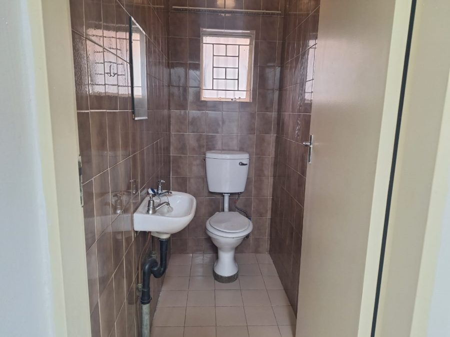 To Let 2 Bedroom Property for Rent in Edenvale Central Gauteng