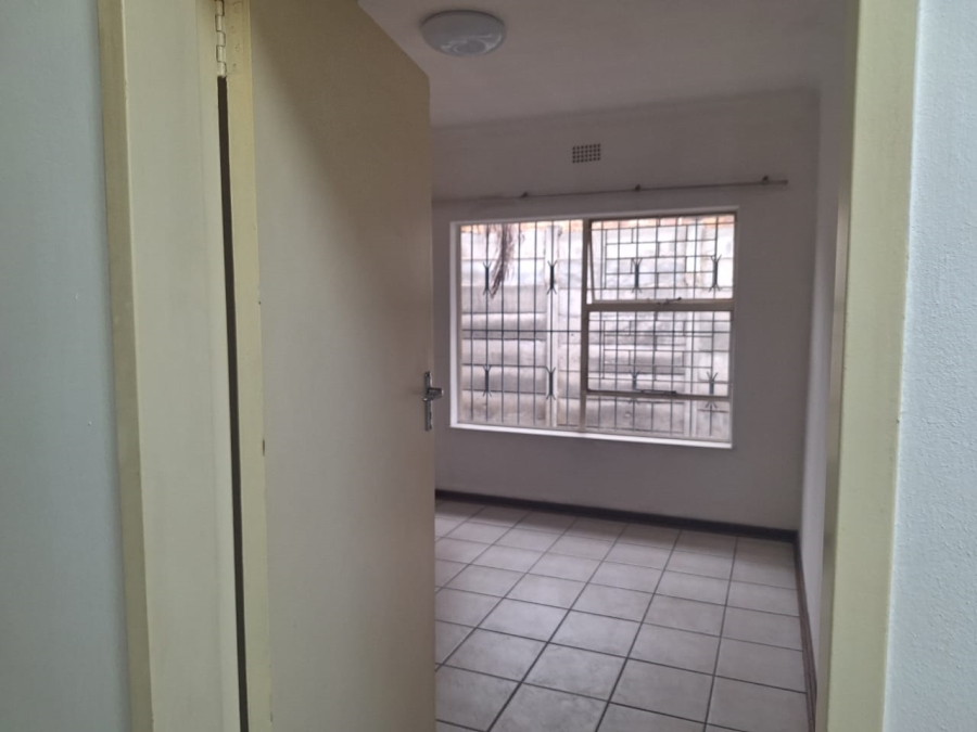 To Let 2 Bedroom Property for Rent in Edenvale Central Gauteng