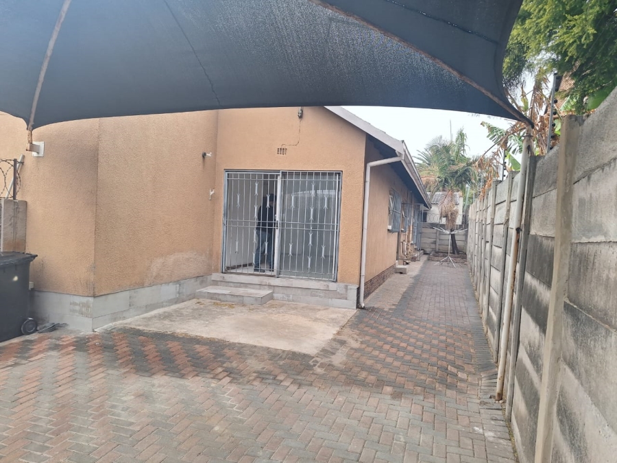 To Let 2 Bedroom Property for Rent in Edenvale Central Gauteng