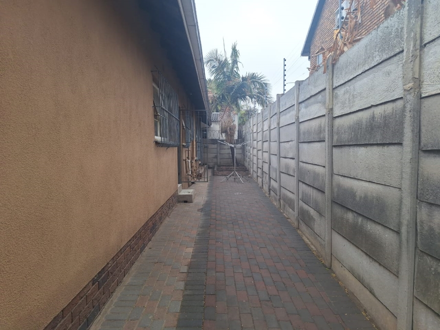 To Let 2 Bedroom Property for Rent in Edenvale Central Gauteng