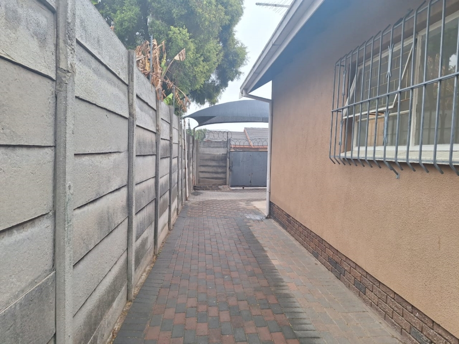 To Let 2 Bedroom Property for Rent in Edenvale Central Gauteng