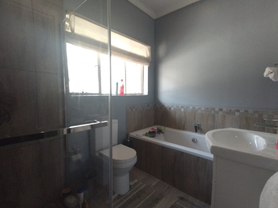 4 Bedroom Property for Sale in Eden Glen Gauteng