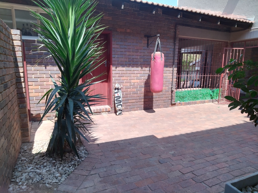 3 Bedroom Property for Sale in Eden Glen Gauteng