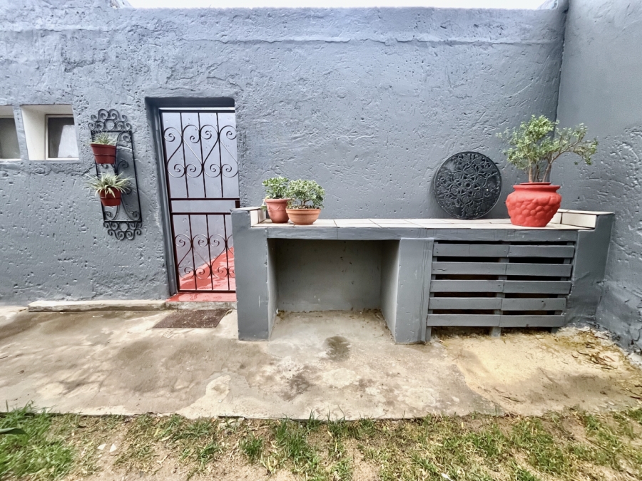 To Let 1 Bedroom Property for Rent in Glen Austin Gauteng