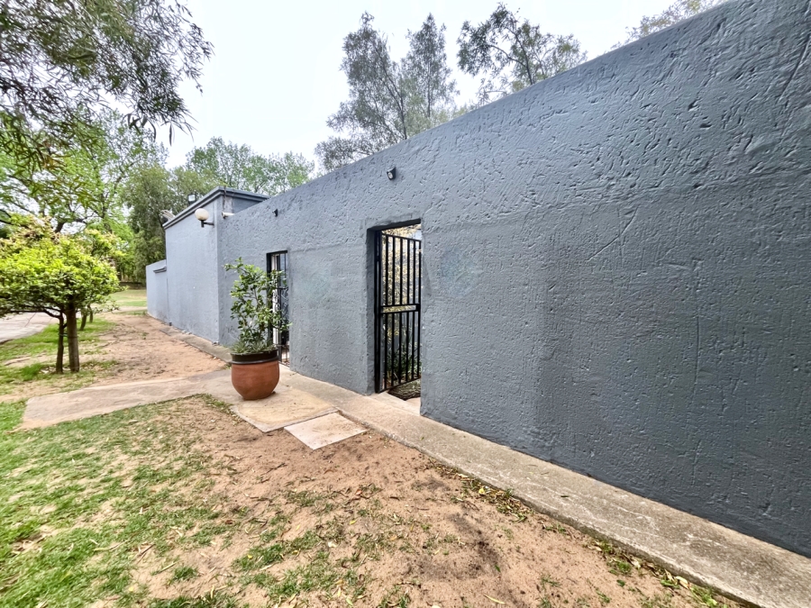 To Let 1 Bedroom Property for Rent in Glen Austin Gauteng