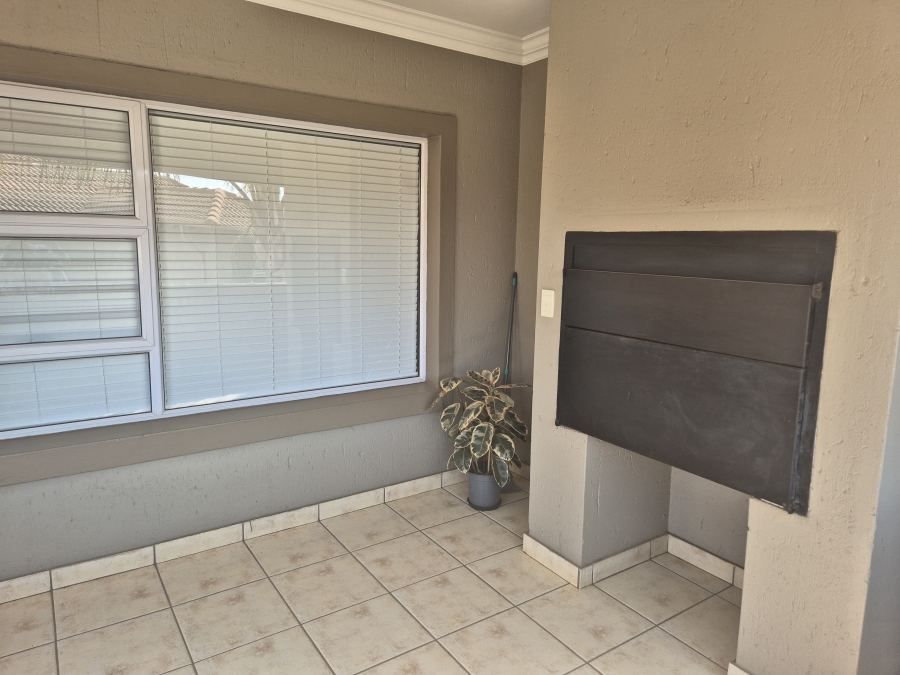 2 Bedroom Property for Sale in Midstream Estate Gauteng