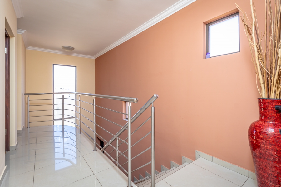 4 Bedroom Property for Sale in Monavoni Gauteng