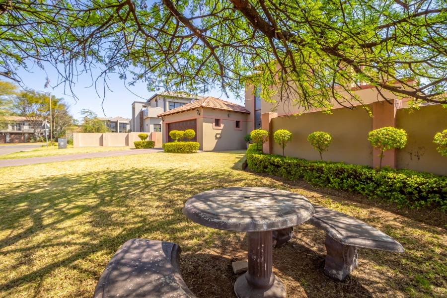 4 Bedroom Property for Sale in Monavoni Gauteng