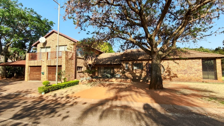 6 Bedroom Property for Sale in Doornpoort Gauteng