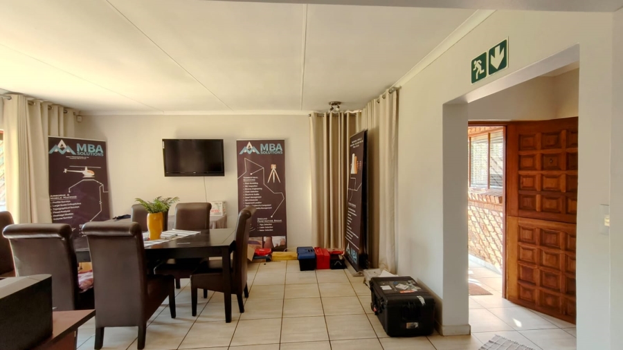 6 Bedroom Property for Sale in Doornpoort Gauteng