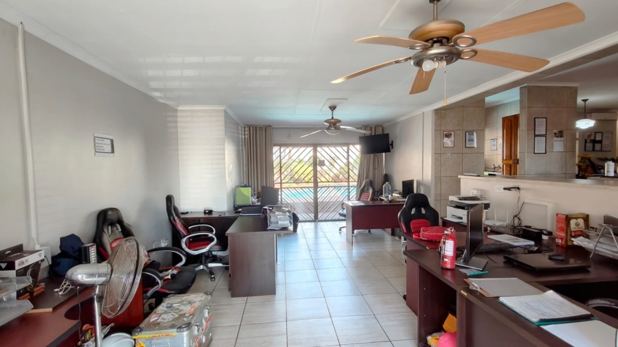 6 Bedroom Property for Sale in Doornpoort Gauteng