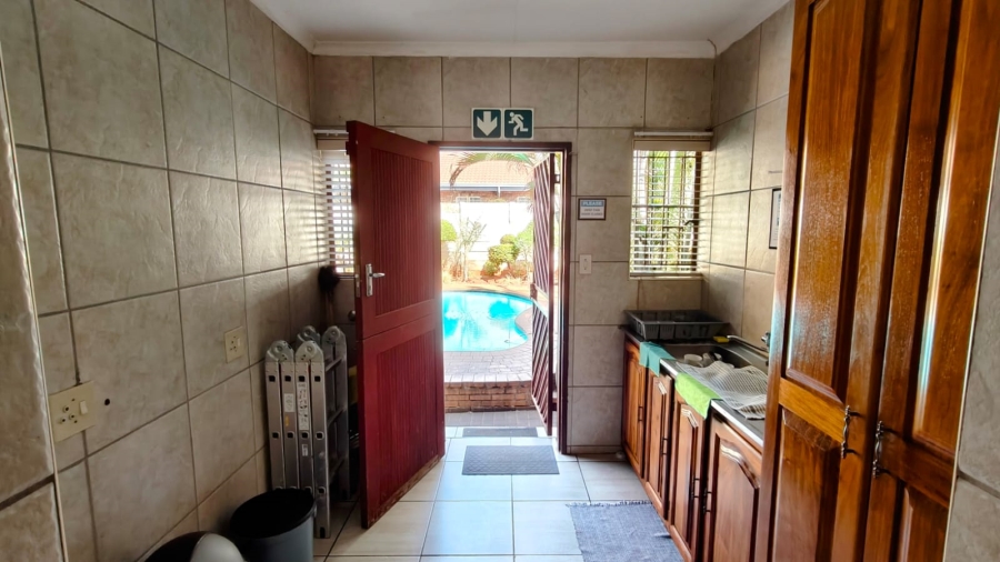 6 Bedroom Property for Sale in Doornpoort Gauteng