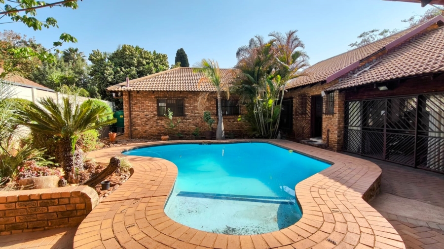 6 Bedroom Property for Sale in Doornpoort Gauteng