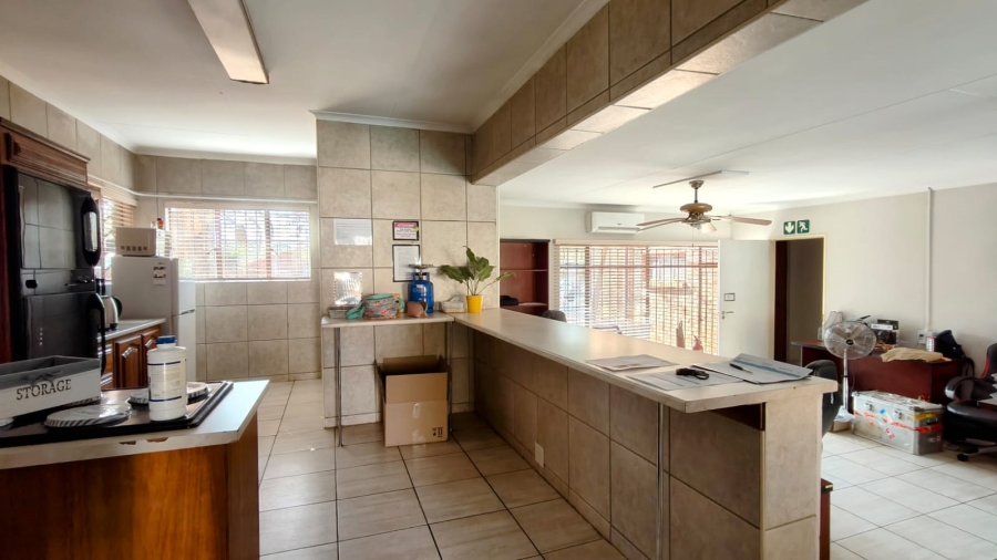 6 Bedroom Property for Sale in Doornpoort Gauteng