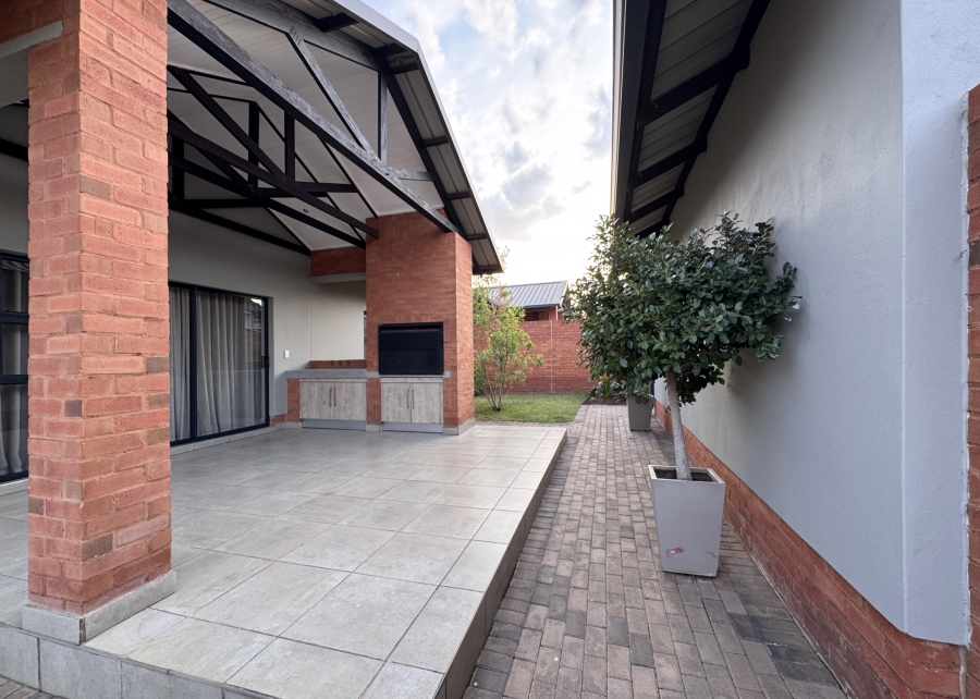 3 Bedroom Property for Sale in Six Fountains Residential Estate Gauteng