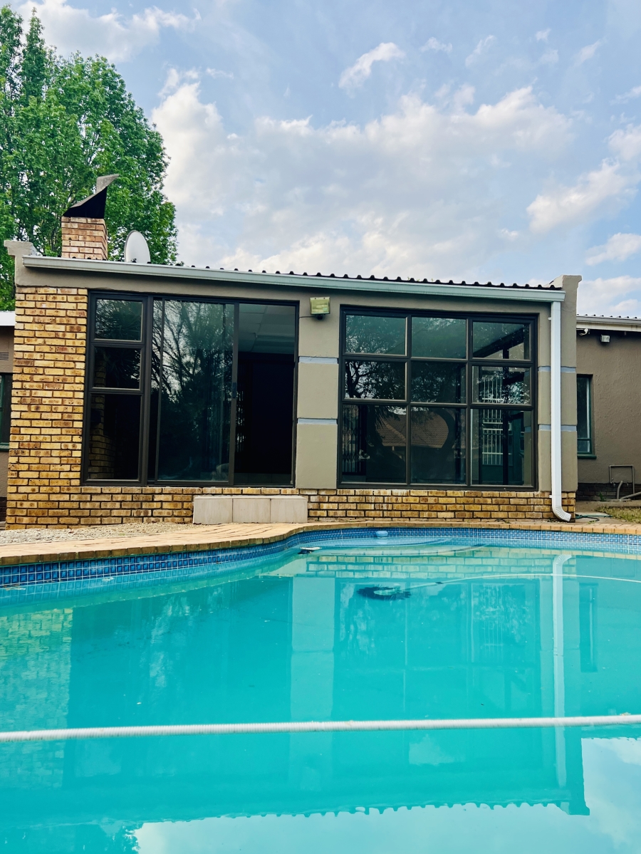 4 Bedroom Property for Sale in Verwoerdpark Gauteng