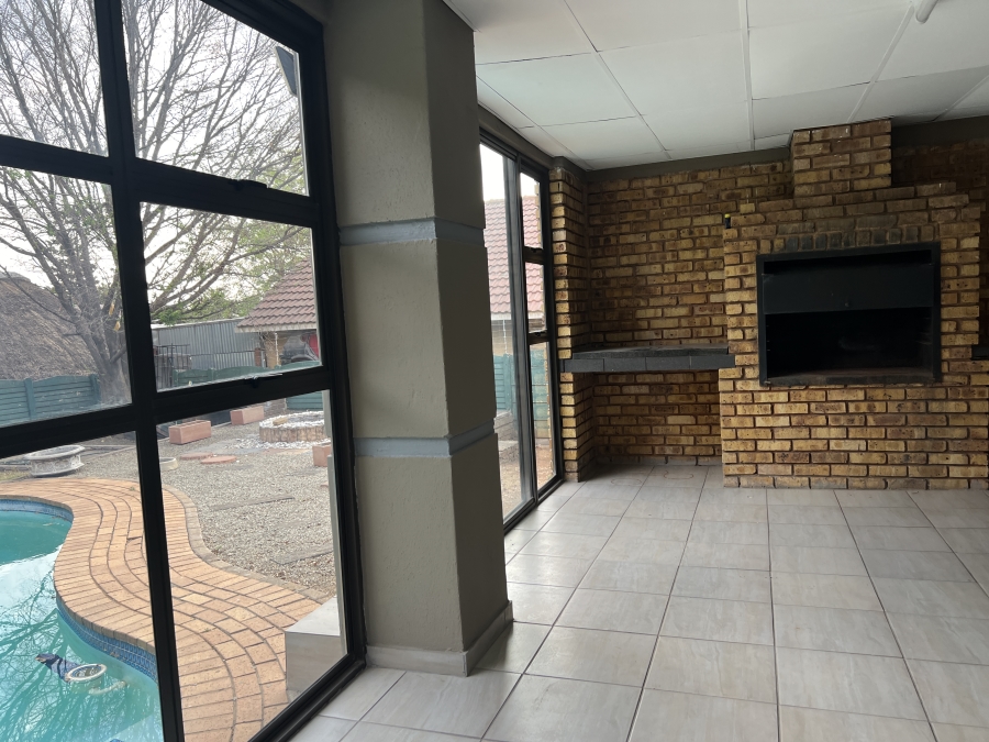 4 Bedroom Property for Sale in Verwoerdpark Gauteng