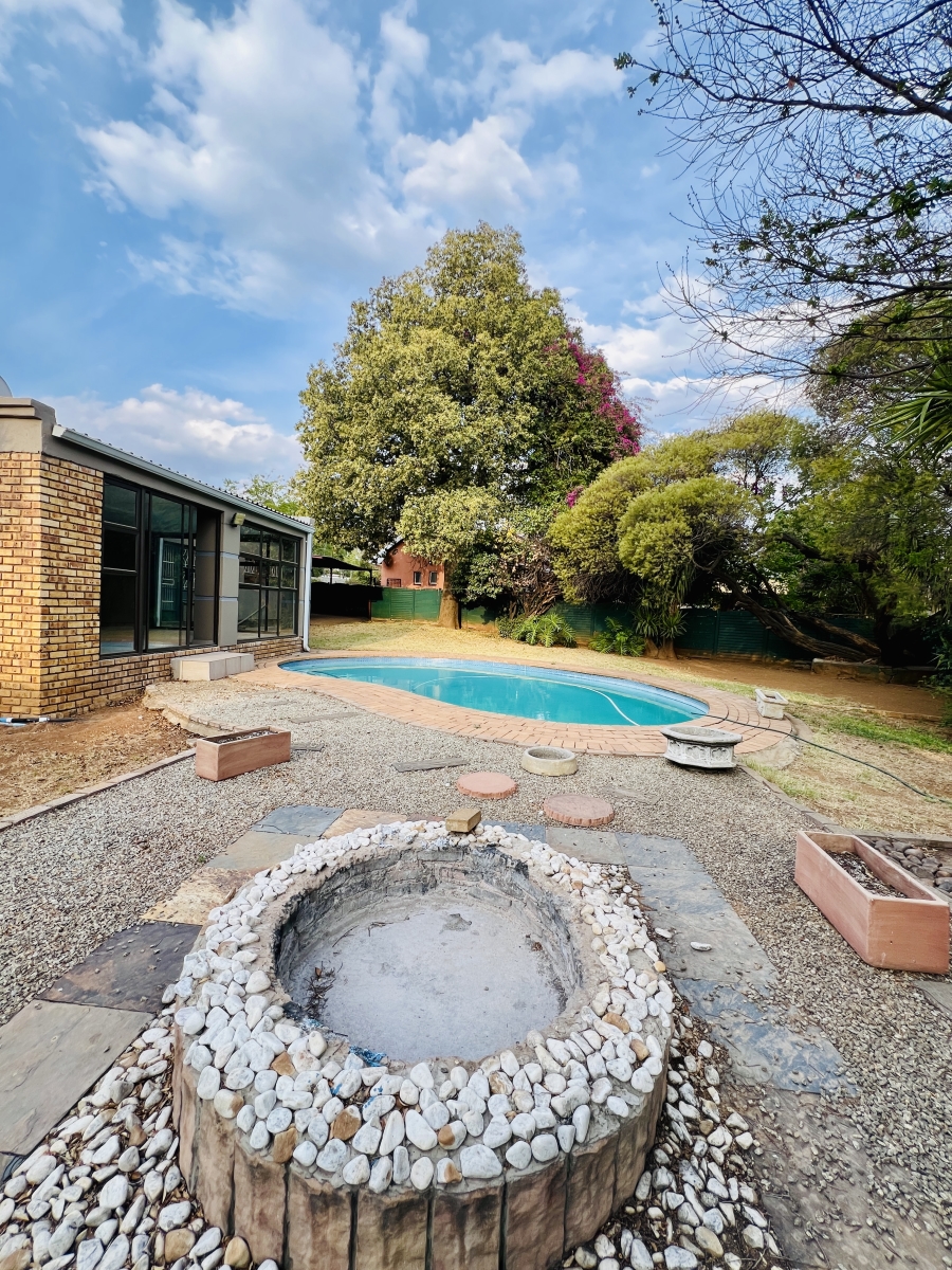 4 Bedroom Property for Sale in Verwoerdpark Gauteng