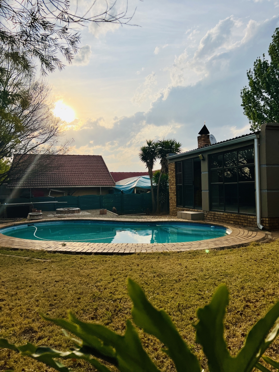 4 Bedroom Property for Sale in Verwoerdpark Gauteng