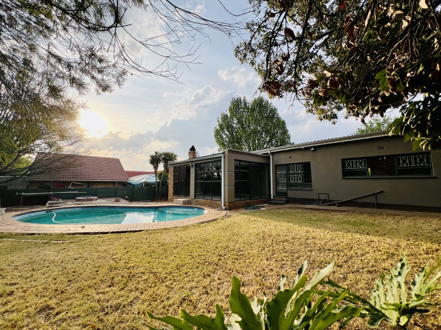 4 Bedroom Property for Sale in Verwoerdpark Gauteng