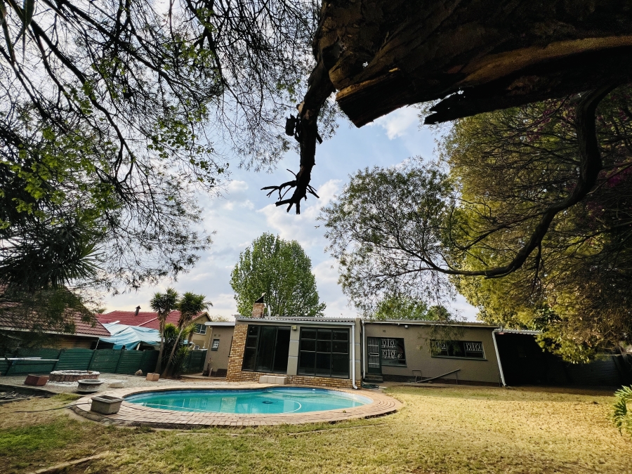 4 Bedroom Property for Sale in Verwoerdpark Gauteng