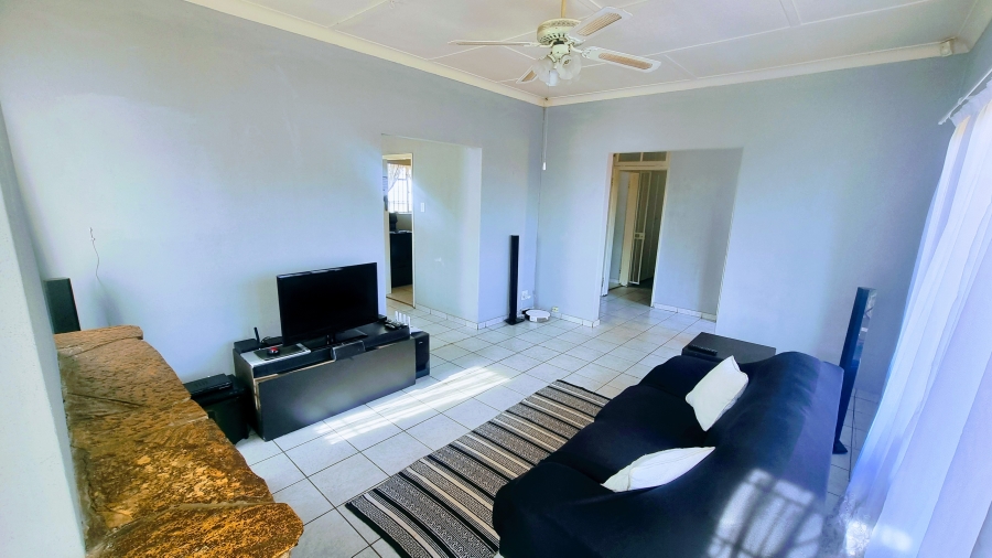 3 Bedroom Property for Sale in Linmeyer Gauteng