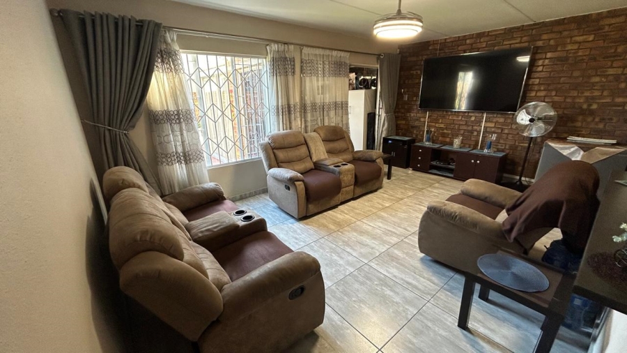 3 Bedroom Property for Sale in Bardene Gauteng