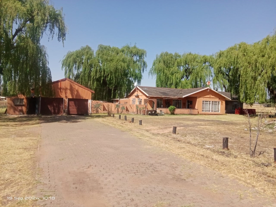 10 Bedroom Property for Sale in Spaarwater Gauteng