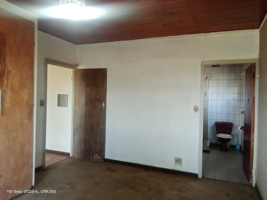 10 Bedroom Property for Sale in Spaarwater Gauteng