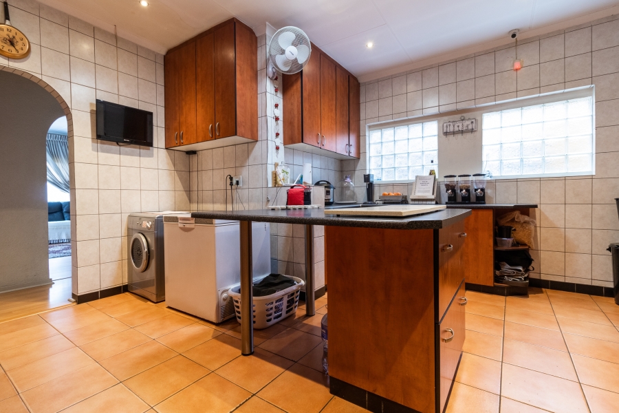 4 Bedroom Property for Sale in Brackenhurst Gauteng